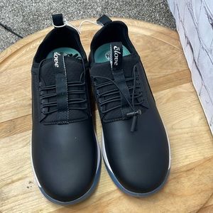 ⭐️NWT Clove Black Healthcare Unisex Sneakers Women’s Size 10.5 / Men’s Size 9